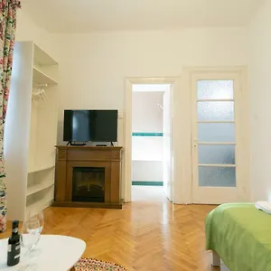 Appartamento Bright In The Heart Of The With Netflix Romania
